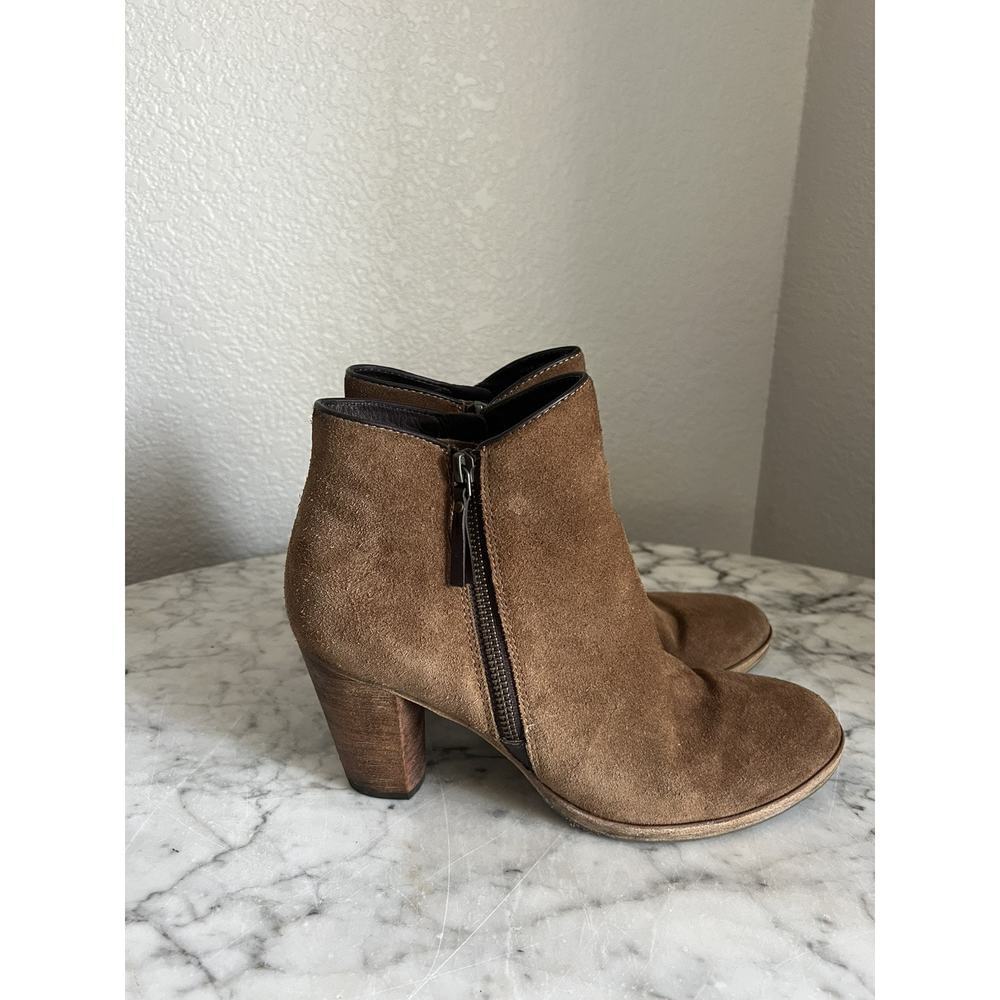 Cole Haan Suede Stacked Heel Booties Size 8.5 Side Zippers Vibram Soles Boots